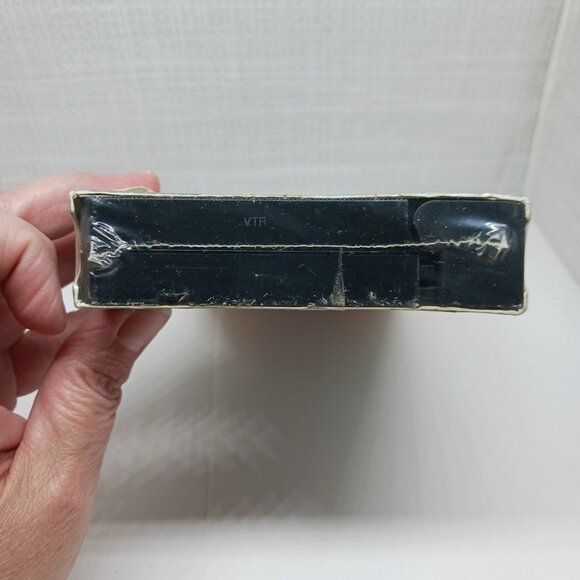 Jurassic Park: The Lost World with 3D Motion cover. VHS 1997 SEALED. UNOPENED - Picture 7 of 7